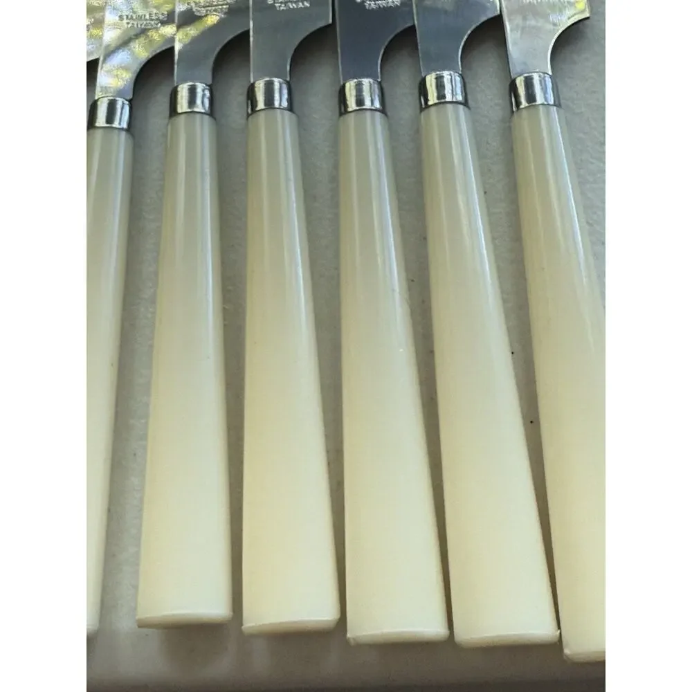 Vintage Cream Colored Plastic Handle Serrated knives 8 Pieces Made Taiwan 1970's